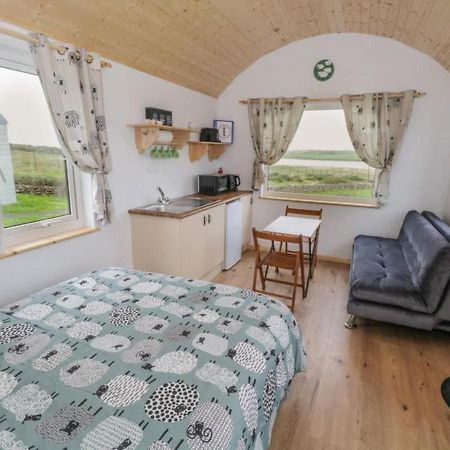 The Snuggly Sheep Shepherd Hut Farm Stay Ballyshannon Zewnętrze zdjęcie