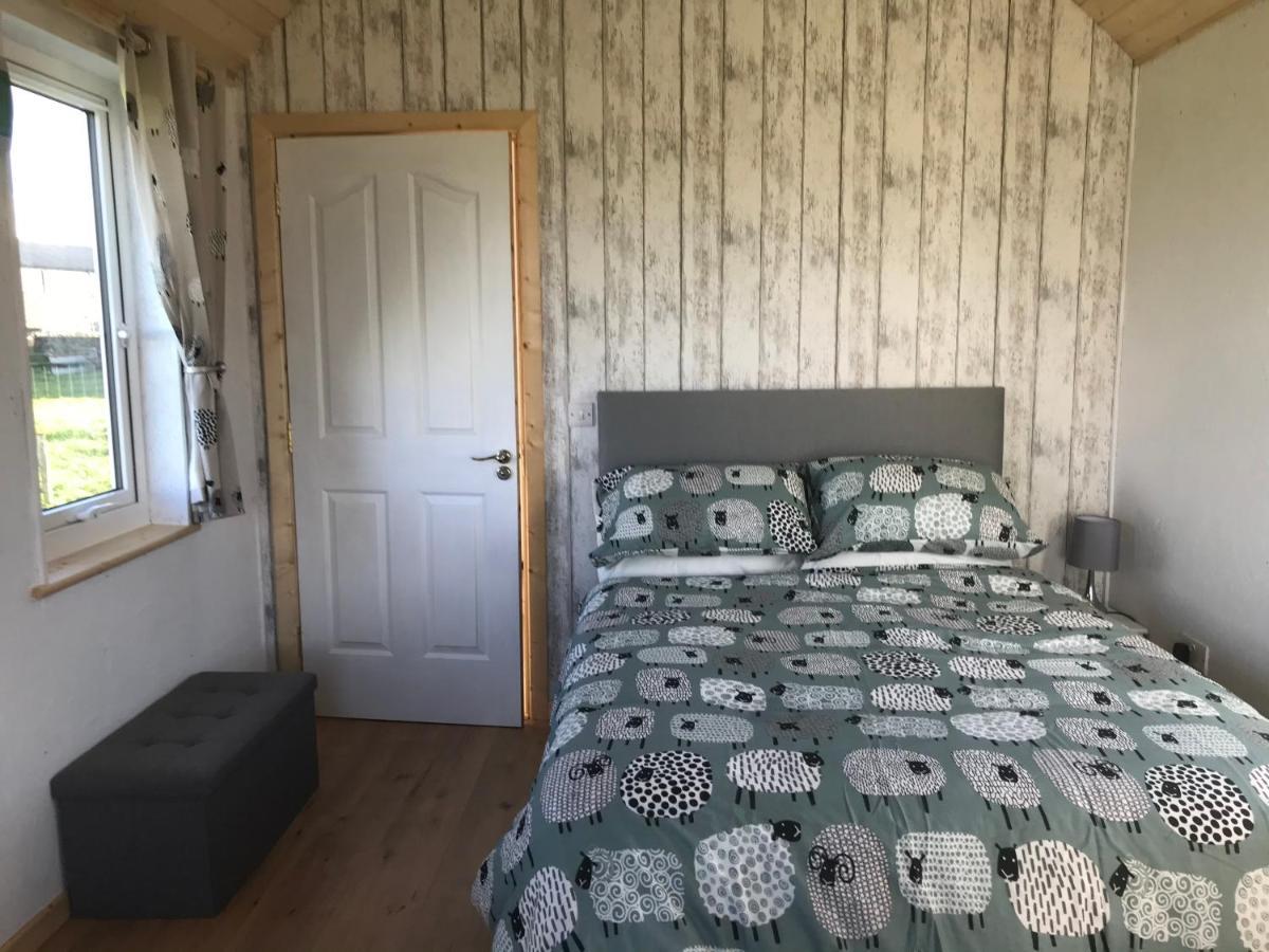 The Snuggly Sheep Shepherd Hut Farm Stay Ballyshannon Zewnętrze zdjęcie