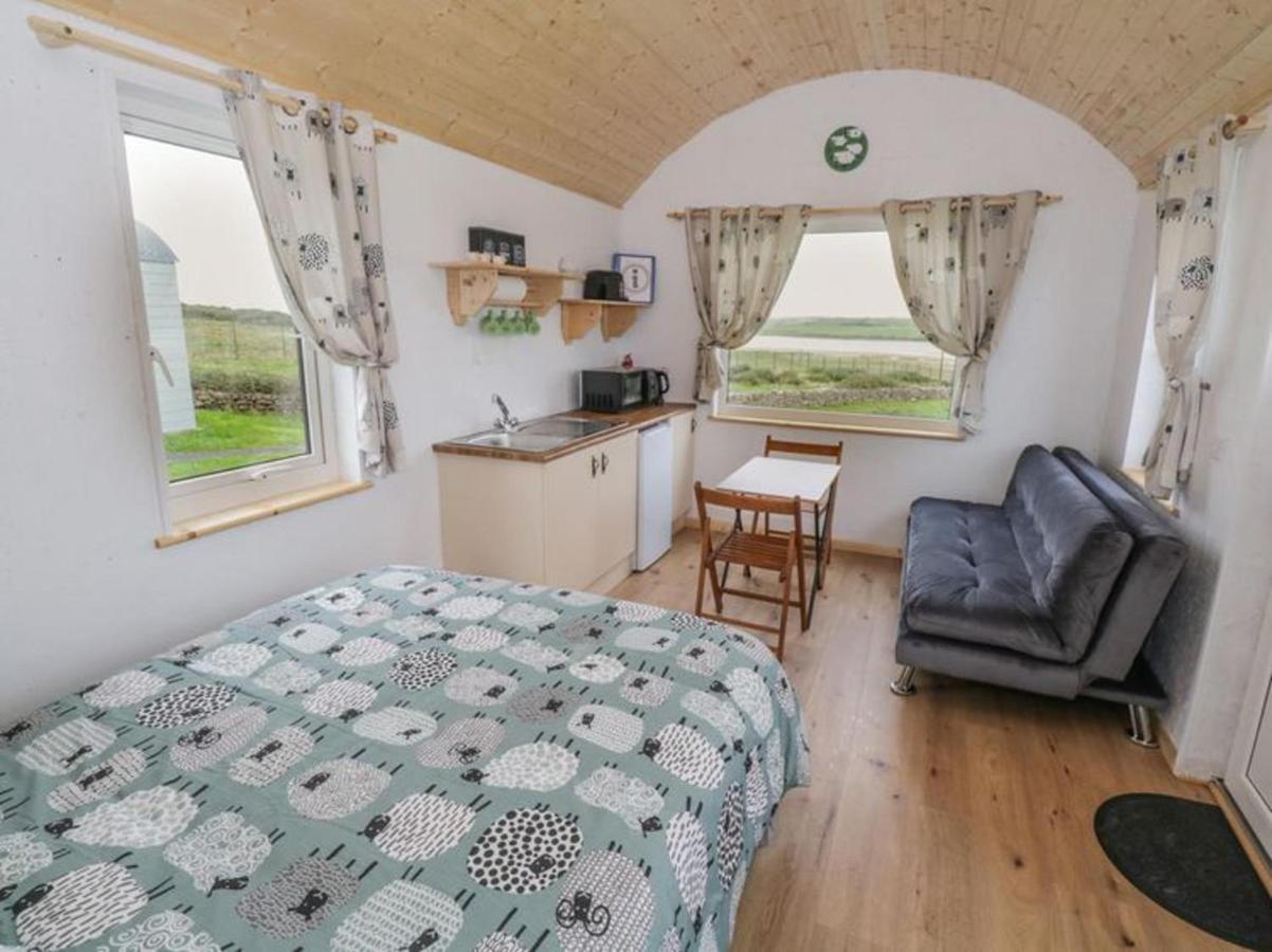The Snuggly Sheep Shepherd Hut Farm Stay Ballyshannon Zewnętrze zdjęcie